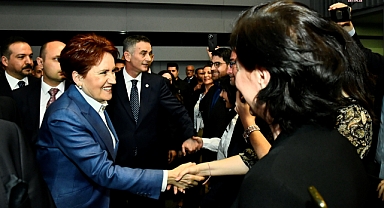 Akşener: “Recep Bey, ‘şahlanıyoruz’ dedikçe Türkiye dibe battı. ‘uçuyoruz’ dedikçe Türkiye uçurumun kenarına geldi. ‘büyüyoruz’ dedikçe krizler yumağı daha da derinleşti”