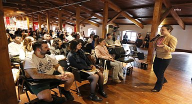 Efes Selçuk Belediye Başkanı Ceritoğlu Sengel, geleceğin hukukçuları ile buluştu