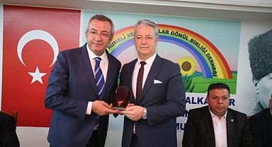 Engin Altay: “Çocuklarımız açlıktan bayılıyor okulda, beylerin yandaşları, 5’li çeteleri İngiltere’den mahalle satın alıyor”