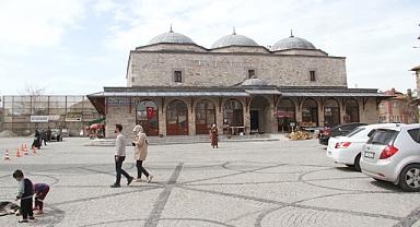 Eşrefoğlu Süleyman Bey Bedesteni tarihi kimliğine yeniden bürünüyor