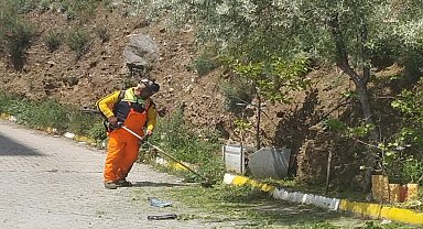 Gemlik Belediyesi Temizlik İşleri Müdürlüğü ekiplerinden bahar mesaisi