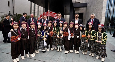 İmamoğlu: “Cumhuriyet’in bizlere verdiği fırsat gibi, her çocuğumuza bu ülkedeki her fırsatı veren bir ülke diliyorum”