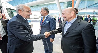 İzmir Mitingi İçin kente gelen Kılıçdaroğlu'nu havalimanında Tunç Soyer karşıladı