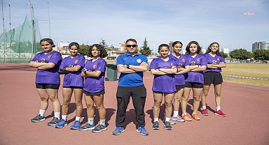 Mersin Büyükşehir Belediyesi'nin 'Kır Çiçekleri' projesiyle kadın sporcular yetişiyor