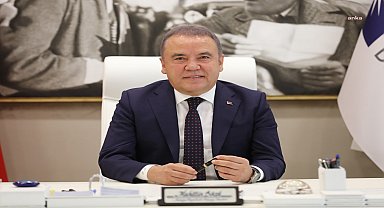 Muhittin Böcek'ten 1 Mayıs Mesajı: "Çalışanların emeklerinin karşılığını aldığı, barış ve huzur dolu, aydınlık, demokratik günlere az kaldı"