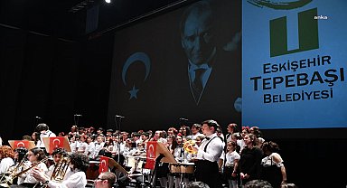 Tepebaşı Belediyesi İki Elin Sesi Var Korosu'ndan 23 Nisan'a özel konser