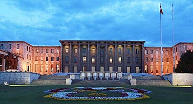 14 Mayıs seçimlerinde 121 kadın milletvekili seçildi. TBMM'de kadınların oranı yüzde 20 oldu