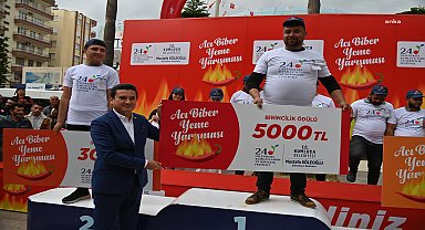 24. Geleneksel Kumluca Tarım ve Seracılık Festivali kapsamında acı biber yeme yarışması