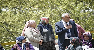 Adana Büyükşehir Belediye Başkanı Karalar, halkla buluşmaya devam ediyor