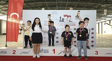 Adana Büyükşehir'in desteklediği satranç turnuvasında ödüller sahiplerini buldu