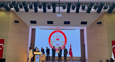 AKP İstanbul Milletvekilleri İl Seçim Kurulu’nda düzenlenen törenle mazbatalarını teslim aldı