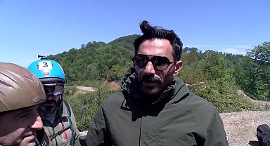 ARTVİN KEMALPAŞA'DA ENGELLİ YURTTAŞLAR YAMAÇ PARAŞÜTÜ HEYECANI YAŞADI 