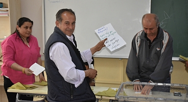 Aydın'da oy zarfından 
