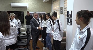 Başkan İduğ, şampiyonları ağırladı