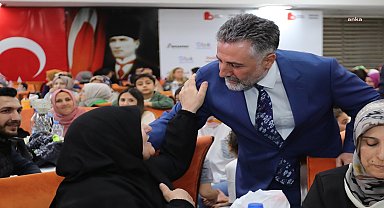 Bayraklı Belediye Başkanı Sandal: "El ele tutuşacağız, birlik olacağız"