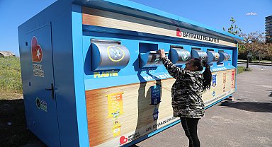 Bayraklı Belediyesi, ayda 100 ton atığı geri dönüşümle ekonomiye kazandırıyor