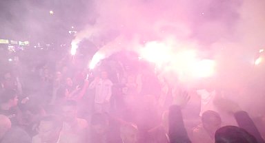 Bayraklı'da coşkulu 'İktidar yürüyüşü'