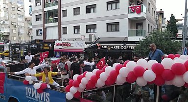 Bayraklı'da sokak sokak 19 Mayıs coşkusu
