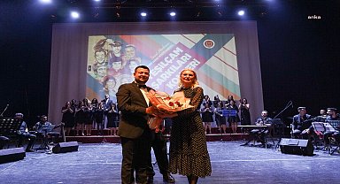 Bilecik Belediyesi Sanat Akademisi Türk Sanat Müziği Korosu, ayakta alkışlandı