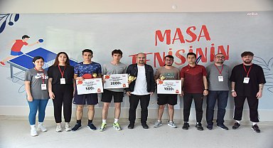 Bilecik'te masa tenisi ve streetball şampiyonları ödüllerini aldı