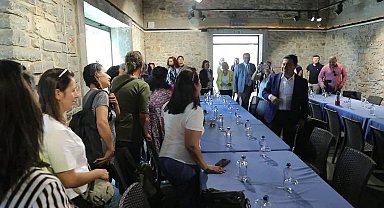 Bodrum Belediye Başkanı Aras, deprem mağduru kadınlarla buluştu