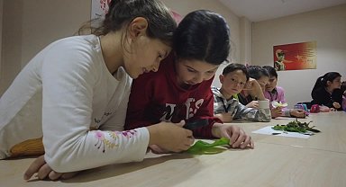 Bornovalı çocuklar eğlenerek öğrendi