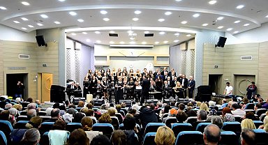 Bornovalı kursiyerlerden 'Sevgi ve aşk şarkıları' konseri