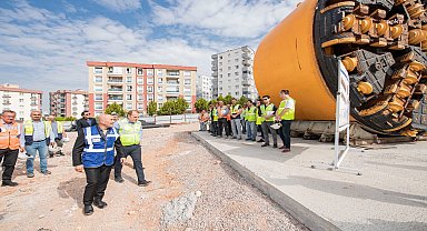 Buca Metrosu'nun ilk köstebeği geldi… Tunç Soyer: "İzmir'i demir ağlarla örmeye devam edeceğiz"