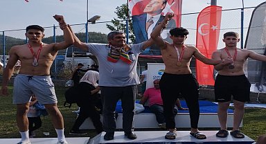 Ceyhanlı güreşçiler, Karakucak Güreşleri'nden 8 madalya ile döndü