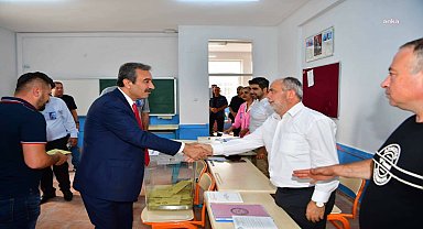 Çukurova Belediye Başkanı Çetin, oyunu kullandı