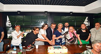 Çukurova Belediyesi'nden huzurevi sakinlerine 'Anneler Günü' kutlaması 