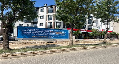 Davutlar Mahallesi Muhtarı Yağcıoğlu'dan Aydın Büyükşehir ve Kuşadası Belediyesi'ne pankartlı teşekkür