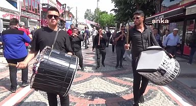 Edirne'de CHP'liler 28 Mayıs seçimine vatandaşları kırmızı dipli mumla davet etti