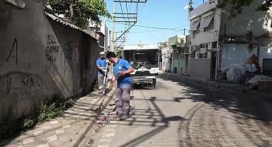 Edremit'in sokaklarında ayrıntılı temizlik çalışmaları devam ediyor 