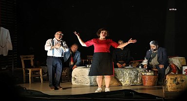 Edremit'te 'Neyzen Ya Yaşıyorsa' oyunu seyirciyle buluştu