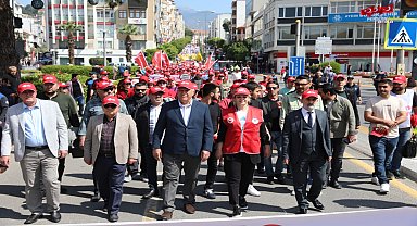 Efeler'de 1 Mayıs Emek Ve Dayanışma Günü kutlandı 