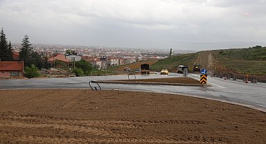 Eskişehir Büyükşehir Belediyesi ekipleri, sorunsuz bir üstyapı için kentte çalışmalara devam ediyor