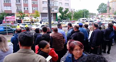 Eskişehir'de AKP ile CHP'liler arasında gerginlik yaşandı