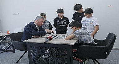 Honaz Belediyesi'nin ilçeye kazandırdığı kitap kafe hizmete girdi