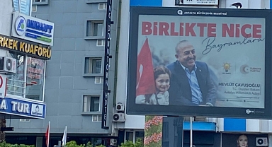 İlçe Seçim Kurulu, Mevlüt Çavuşoğlu’nun Seçim Kanunu'nu ihlal eden görselin kaldırılmasına karar verdi