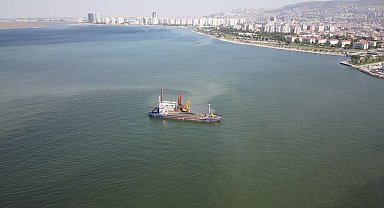 İzmir Bostanlı sahilinde deniz marulu temizliği