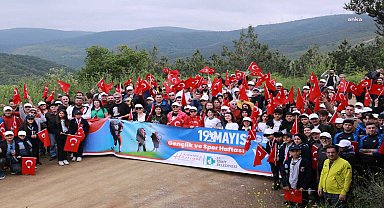 İzmitliler 'Gençlik Yürüyüşü' ile bir kez daha 19 Mayıs'ı kutladı