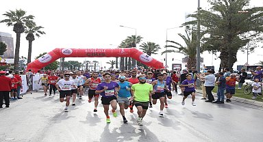 Karşıyaka'da düzenlenen 'Zübeyde Hanım Koşusu' sona erdi