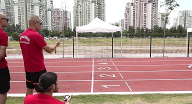 Karşıyakalı genç atletler, 19 Mayıs için piste çıktı