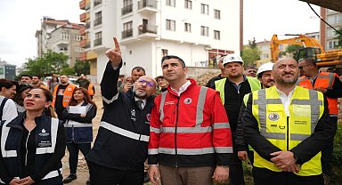 Kartal Belediyesi, ilçede bulunan riskli konutları yıkmaya devam ediyor 