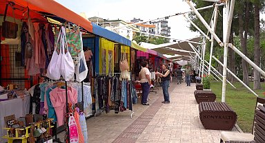 Konyaaltı Belediye Başkanı Esen'den Kadın Emek Pazarı'na Anneler Günü ziyareti