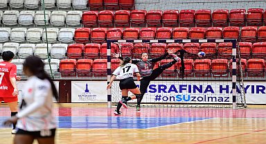 Konyaaltı Belediyesi Kadın Hentbol Takımı, play-off yarı final serisinin 2. maçına hazırlanıyor