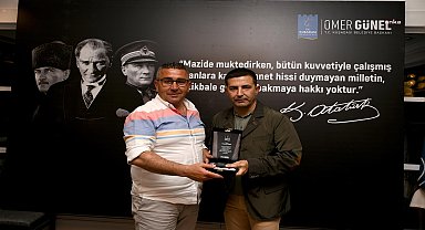 Kuşadası Belediyesi'nden emekli olan çalışanlarına veda yemeği