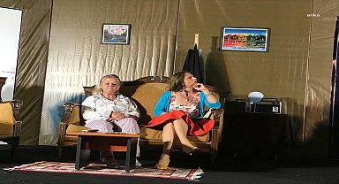 Kuşadası'nda 'Kadın Sığınağı' oyunu sahnelendi