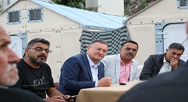 Lütfü Savaş: "Kemal Kılıçdaroğlu, kazandığında, evi yıkılan herkese bir ev verecek. Şimdiki hükümet, evleri satmaktan bahsediyor"